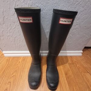 Hunter Black Tall Gloss Rubber Rain Boots